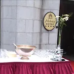 Abbey Otel